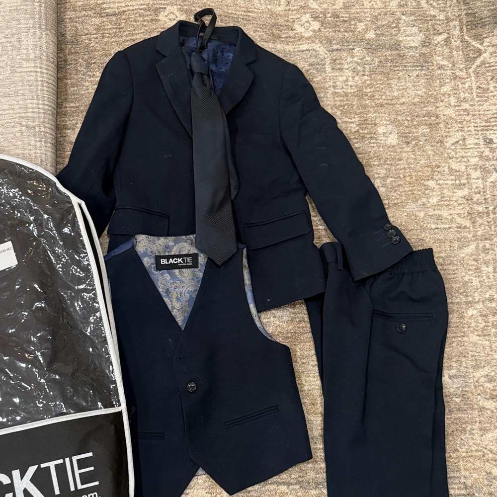 Boys' Navy 3-Piece Suit Set with Vest and Tie EUC size 6